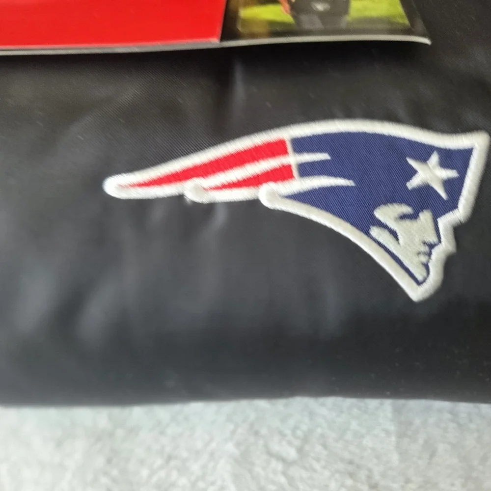 NWT New England Patriots NFL Picnic Tailgate Blanket Handles Sports Outdoor